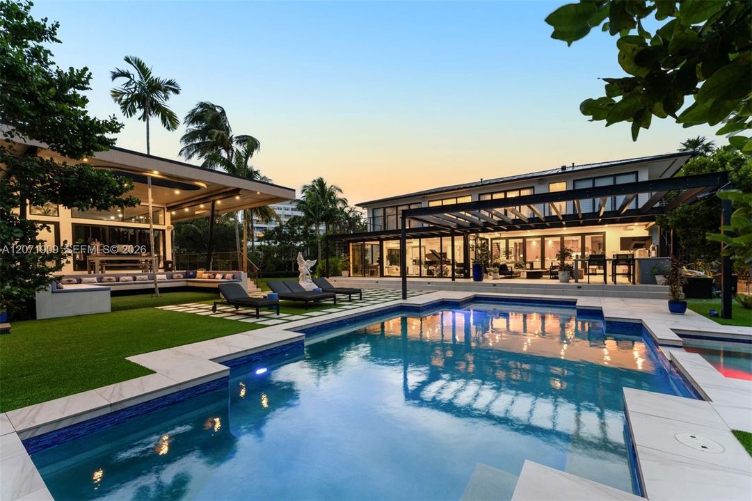For Sale: $10,750,000 (5 beds, 6 baths, 6162 Square Feet)