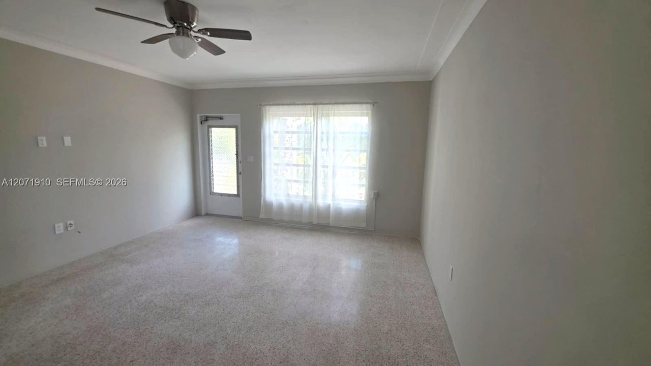 For Rent: $2,400 (2 beds, 1 baths, 2160 Square Feet)