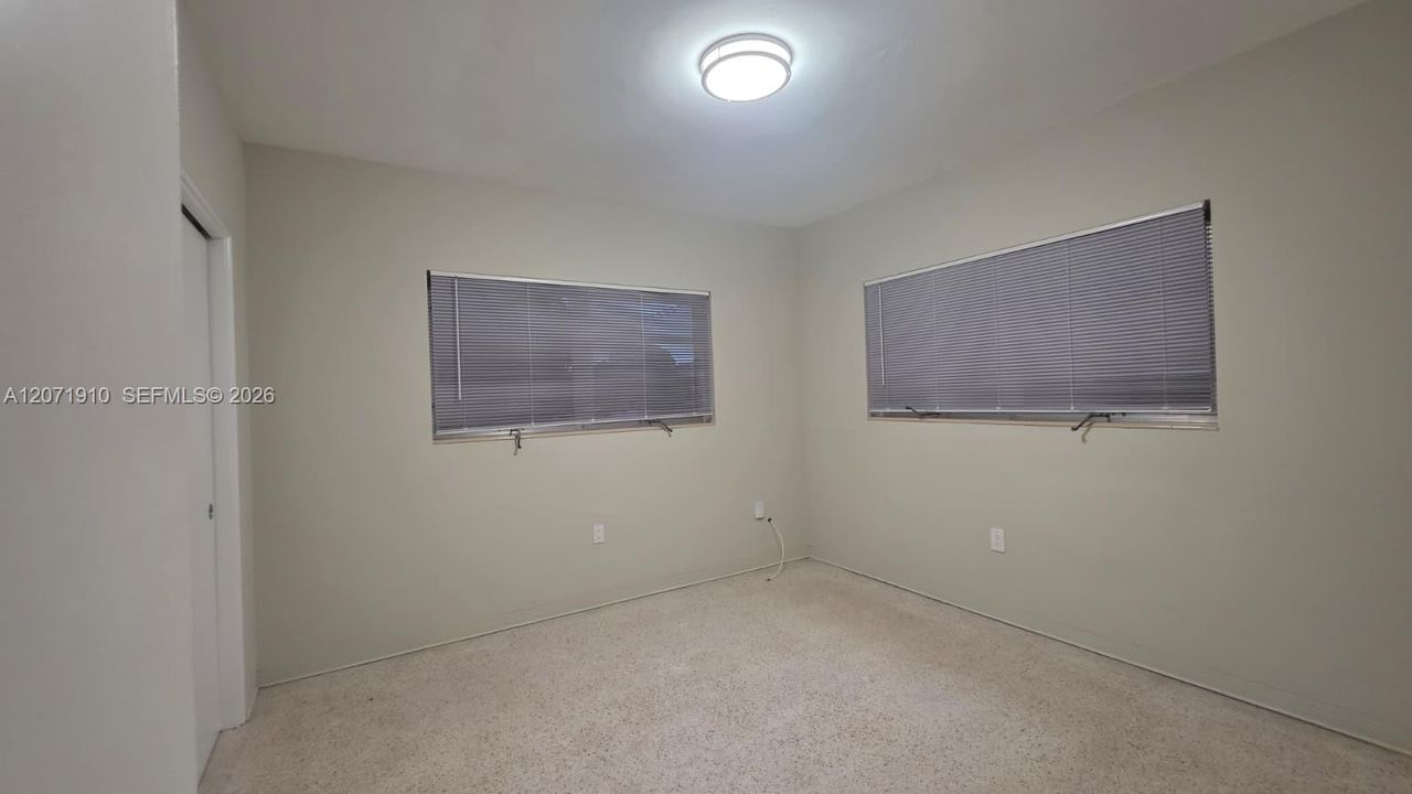 For Rent: $2,400 (2 beds, 1 baths, 2160 Square Feet)