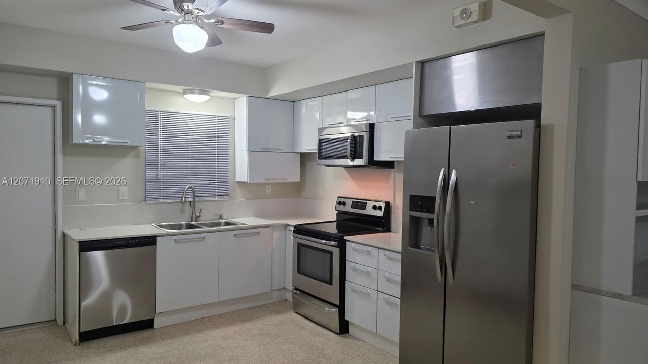 For Rent: $2,400 (2 beds, 1 baths, 2160 Square Feet)