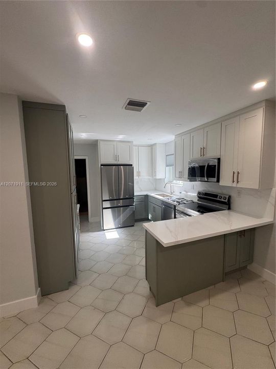 For Rent: $3,500 (3 beds, 2 baths, 2574 Square Feet)