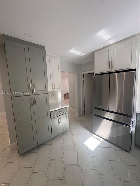 For Rent: $3,500 (3 beds, 2 baths, 2574 Square Feet)