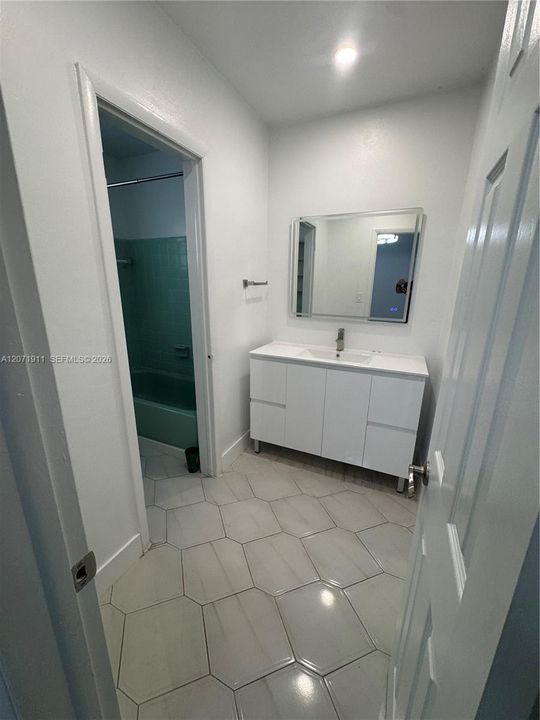 For Rent: $3,500 (3 beds, 2 baths, 2574 Square Feet)