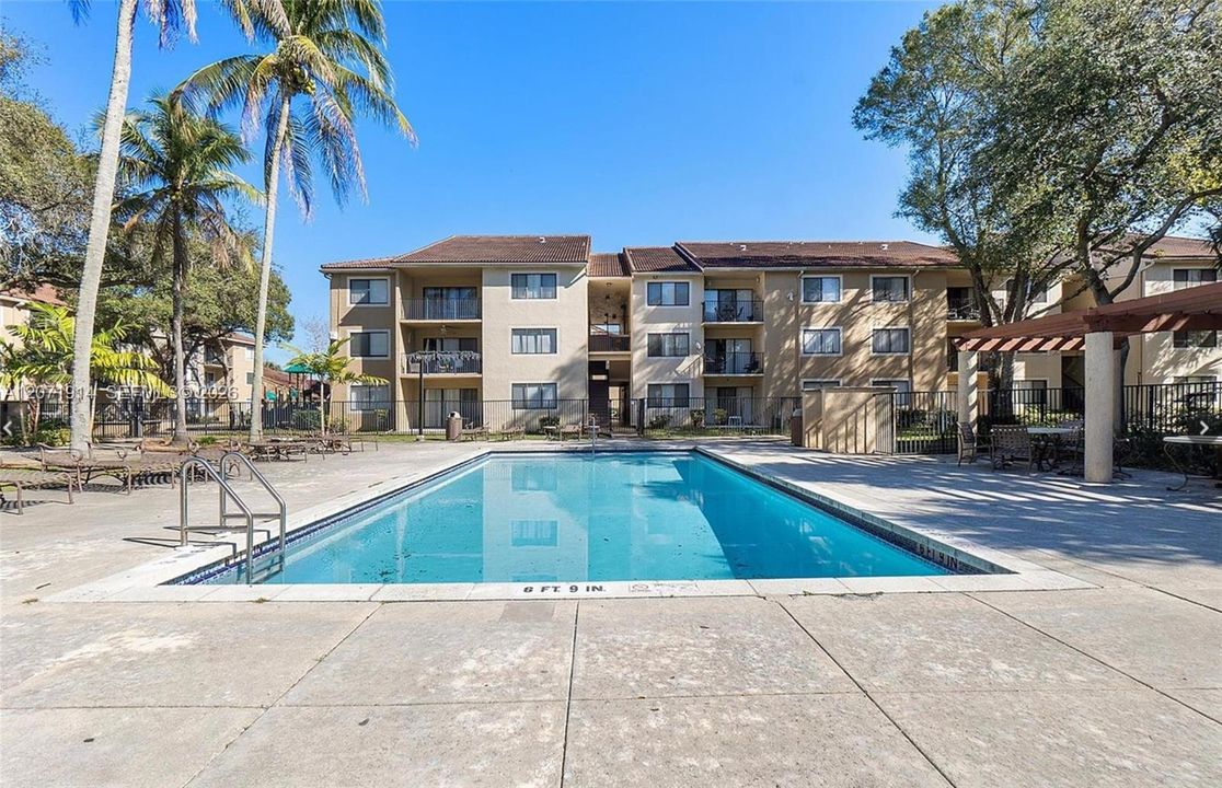 For Rent: $2,500 (3 beds, 2 baths, 1273 Square Feet)