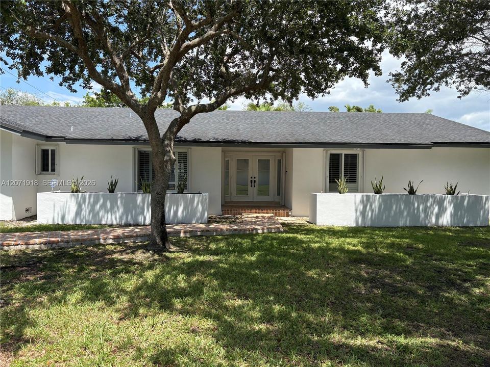 For Sale: $1,749,000 (5 beds, 2 baths, 3031 Square Feet)