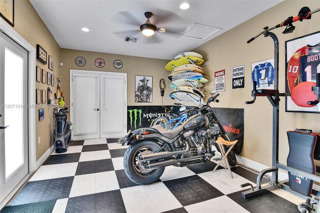 For Sale: $1,749,000 (5 beds, 2 baths, 3031 Square Feet)