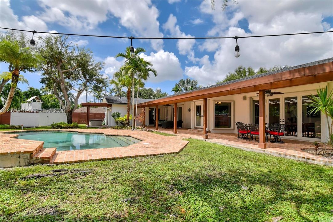 For Sale: $1,749,000 (5 beds, 2 baths, 3031 Square Feet)