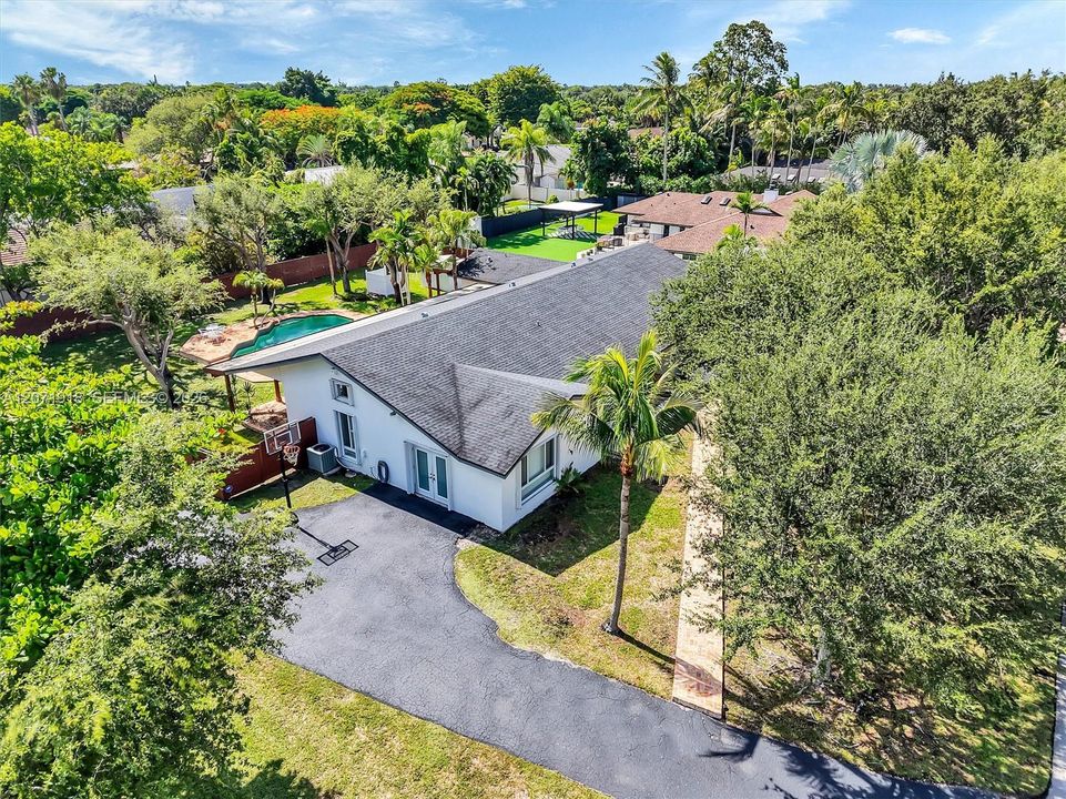 For Sale: $1,749,000 (5 beds, 2 baths, 3031 Square Feet)