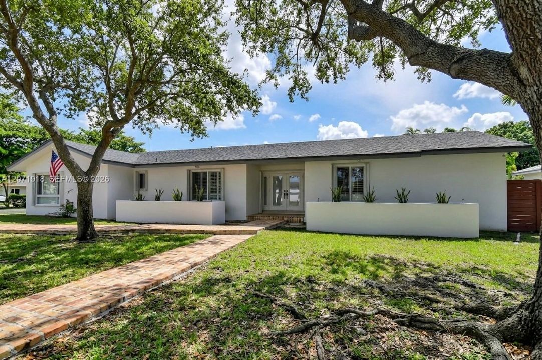 For Sale: $1,749,000 (5 beds, 2 baths, 3031 Square Feet)
