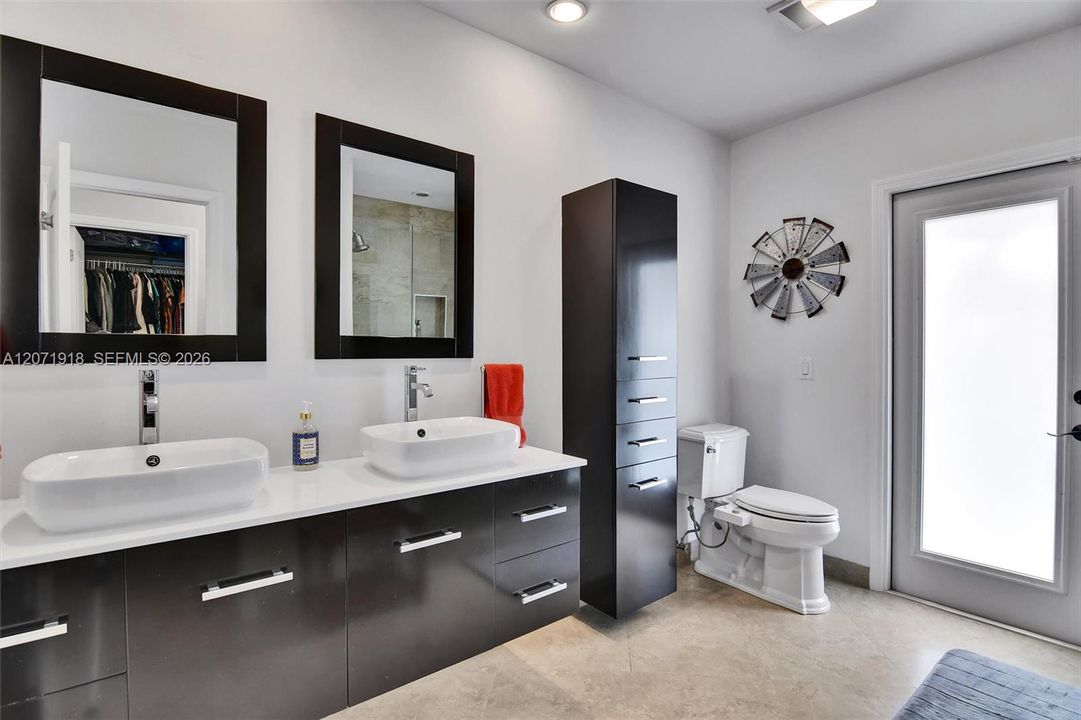 For Sale: $1,749,000 (5 beds, 2 baths, 3031 Square Feet)