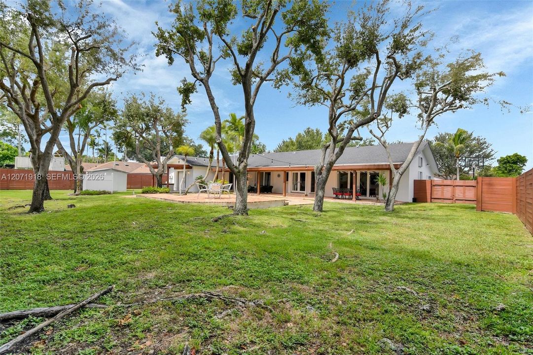 For Sale: $1,749,000 (5 beds, 2 baths, 3031 Square Feet)