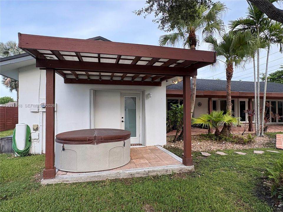 For Sale: $1,749,000 (5 beds, 2 baths, 3031 Square Feet)