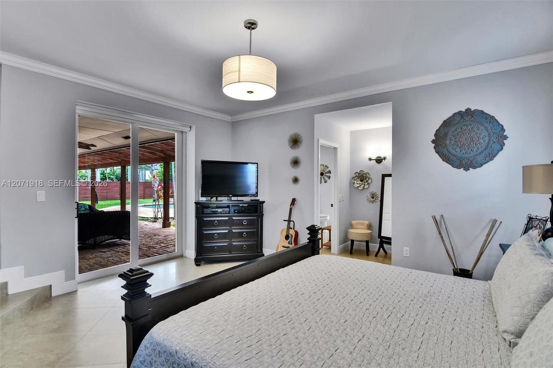 For Sale: $1,749,000 (5 beds, 2 baths, 3031 Square Feet)