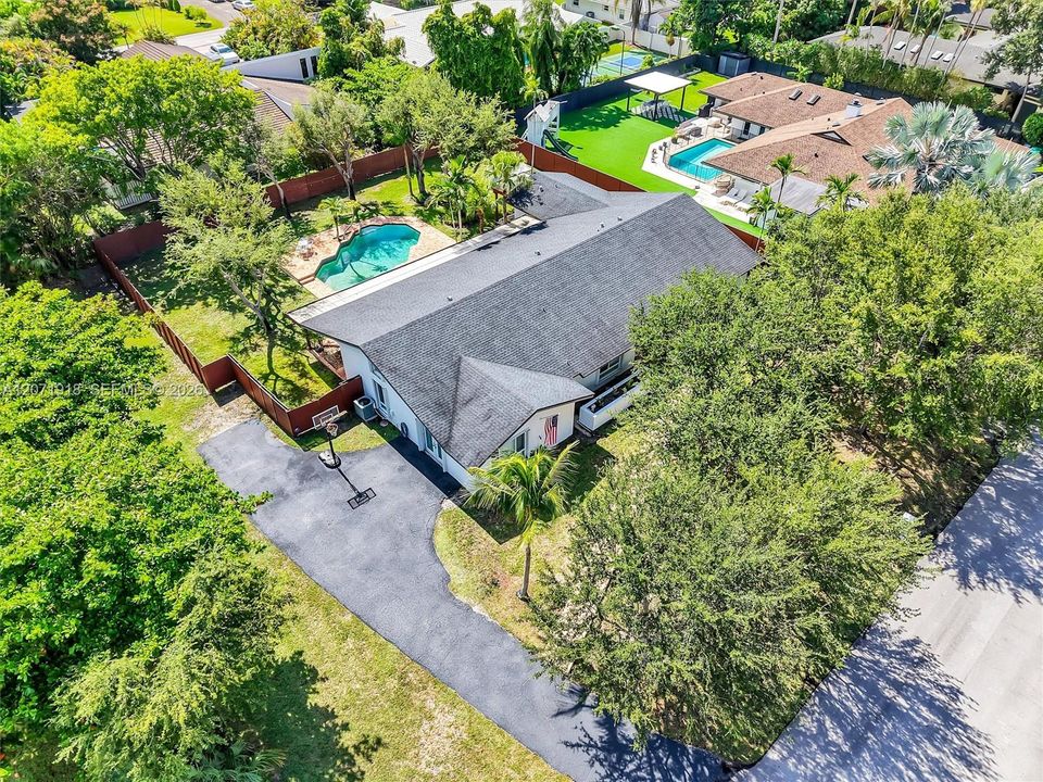For Sale: $1,749,000 (5 beds, 2 baths, 3031 Square Feet)