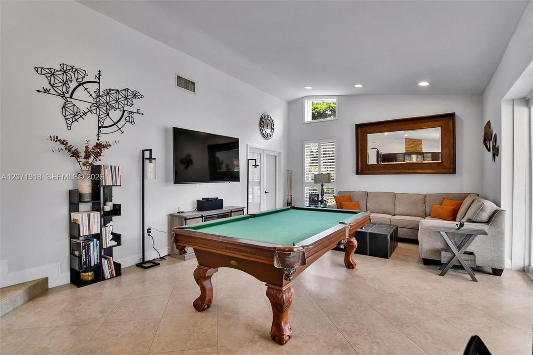For Sale: $1,749,000 (5 beds, 2 baths, 3031 Square Feet)