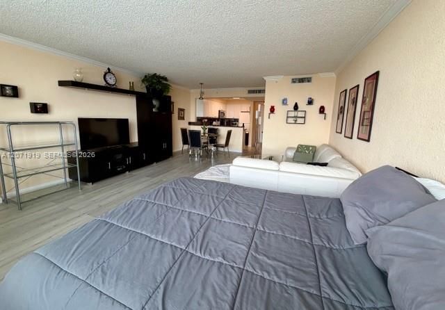 For Rent: $2,000 (0 beds, 1 baths, 590 Square Feet)