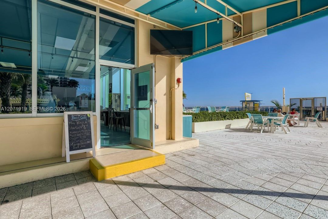 For Rent: $2,000 (0 beds, 1 baths, 590 Square Feet)