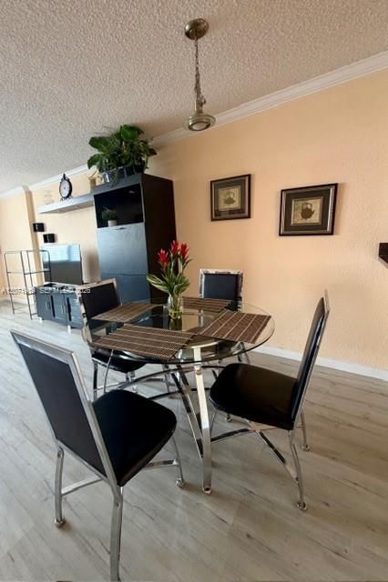 For Rent: $2,000 (0 beds, 1 baths, 590 Square Feet)