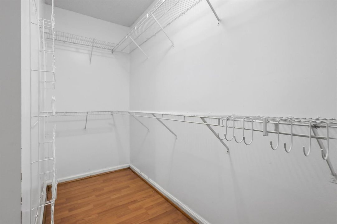 Walk In Closet primary room