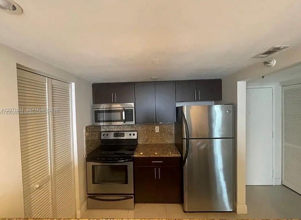 For Rent: $2,499 (1 beds, 1 baths, 689 Square Feet)