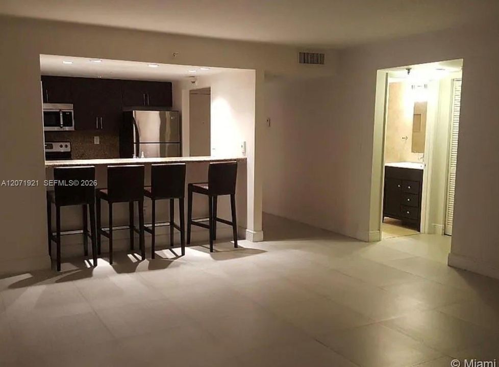 For Rent: $2,499 (1 beds, 1 baths, 689 Square Feet)