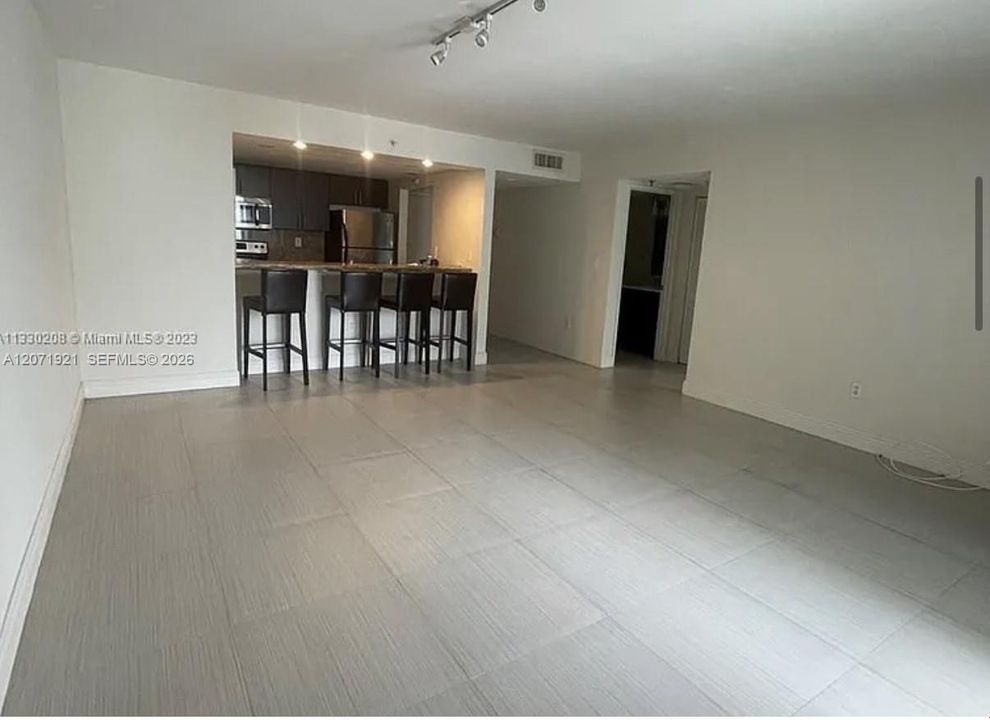 For Rent: $2,499 (1 beds, 1 baths, 689 Square Feet)