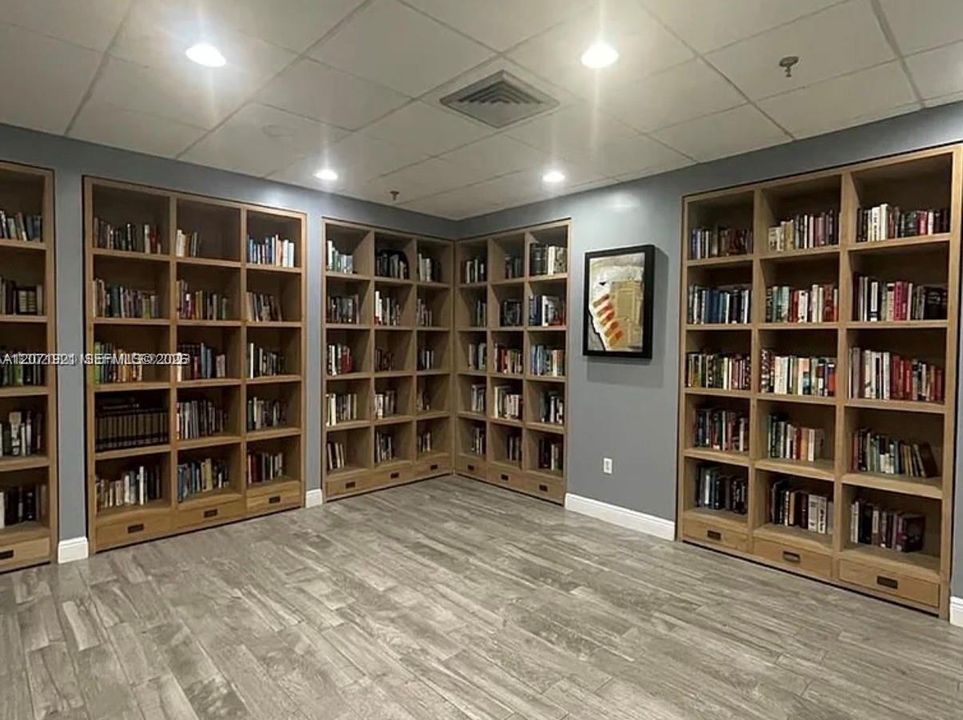 For Rent: $2,499 (1 beds, 1 baths, 689 Square Feet)