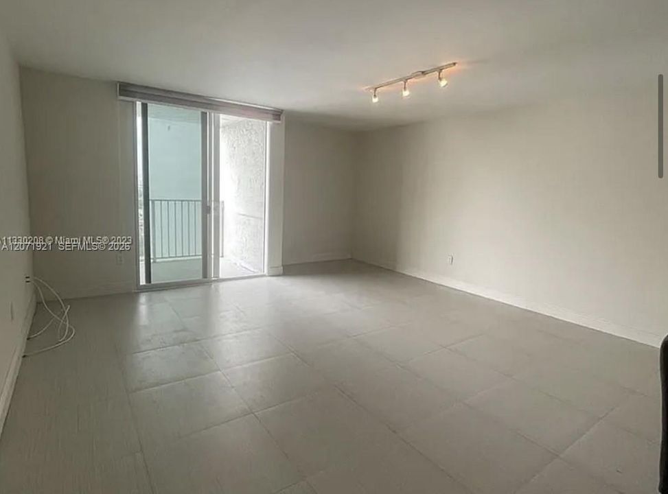 For Rent: $2,499 (1 beds, 1 baths, 689 Square Feet)