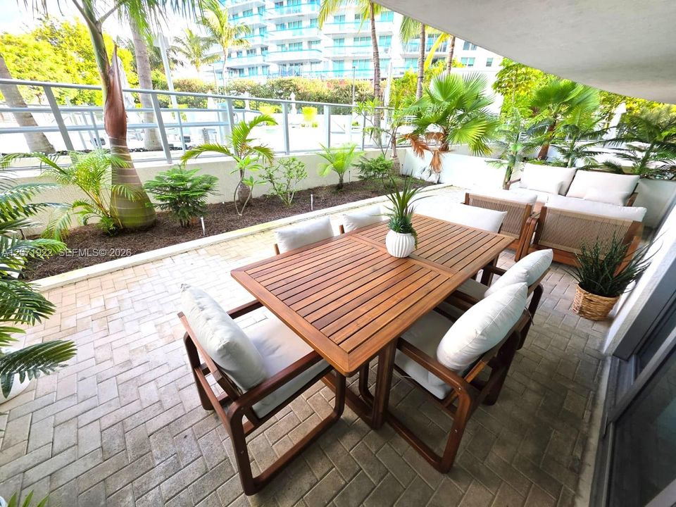 For Rent: $6,500 (2 beds, 2 baths, 1135 Square Feet)