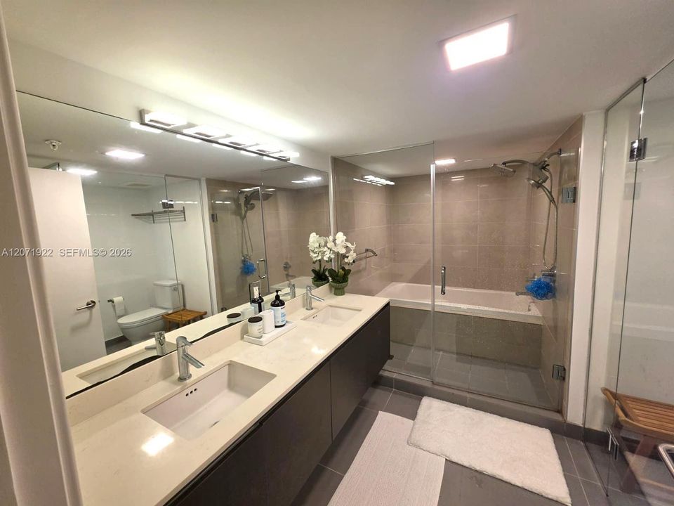For Rent: $6,500 (2 beds, 2 baths, 1135 Square Feet)