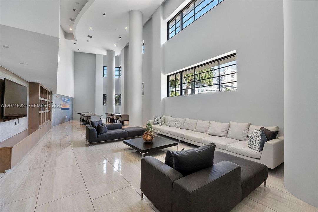 For Rent: $6,500 (2 beds, 2 baths, 1135 Square Feet)