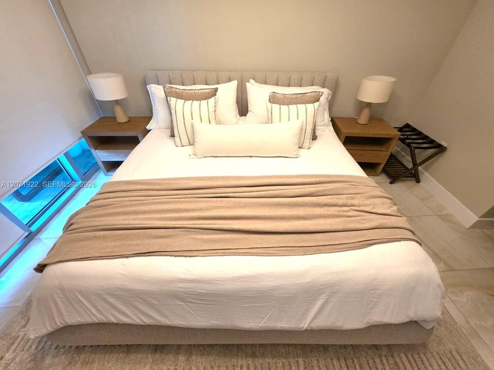 For Rent: $6,500 (2 beds, 2 baths, 1135 Square Feet)