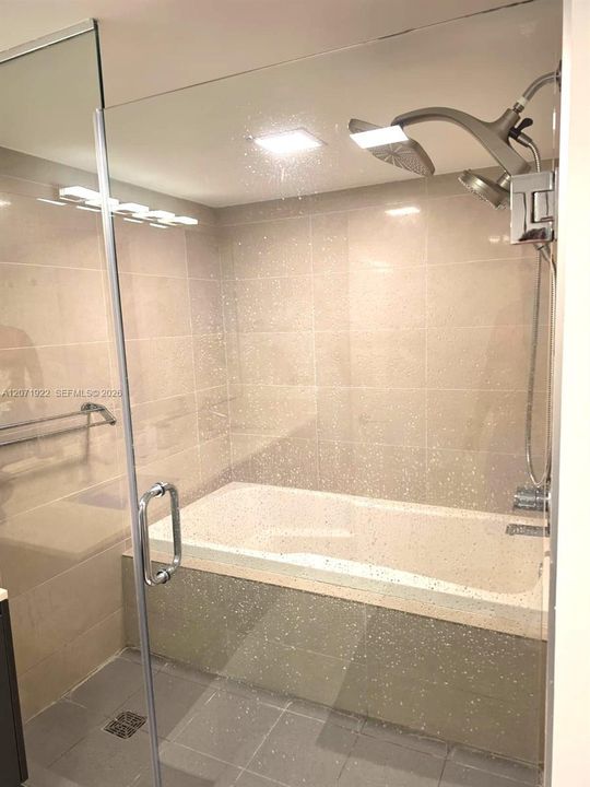 For Rent: $6,500 (2 beds, 2 baths, 1135 Square Feet)