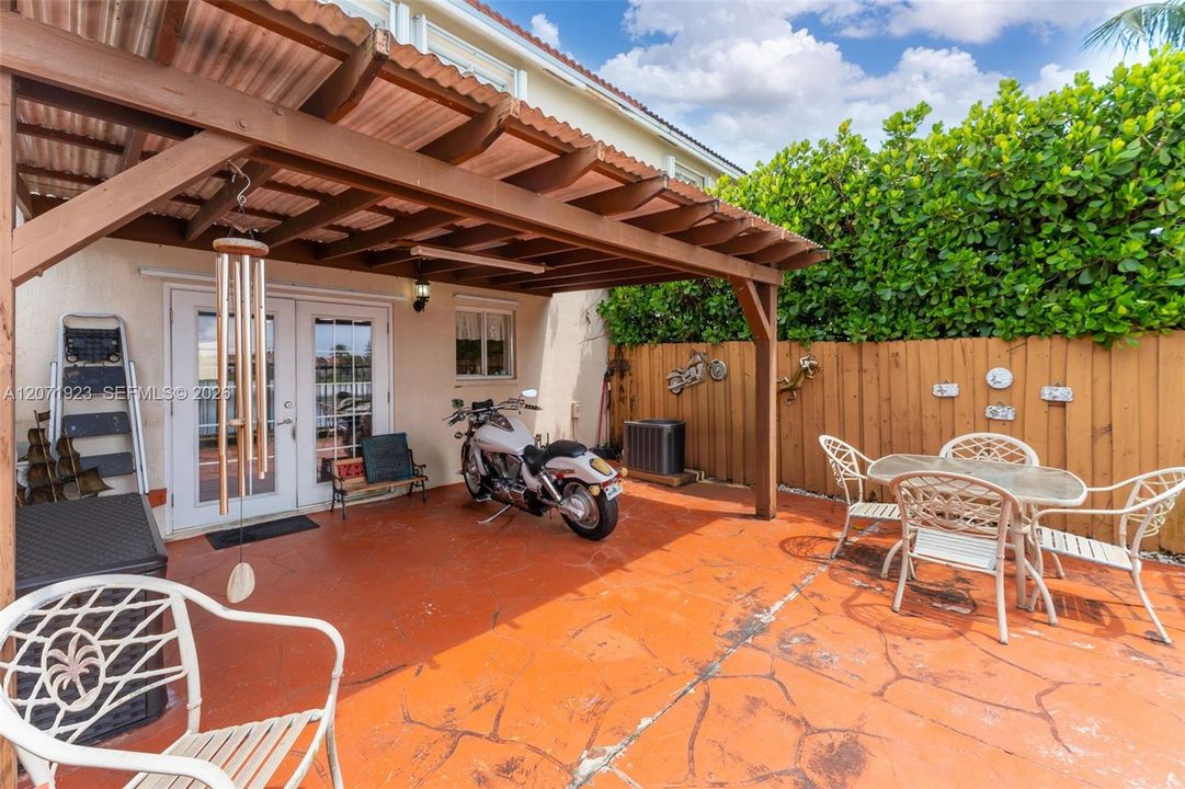 For Sale: $385,900 (3 beds, 2 baths, 1220 Square Feet)
