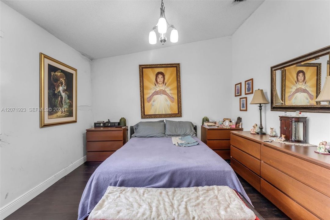 For Sale: $385,900 (3 beds, 2 baths, 1220 Square Feet)