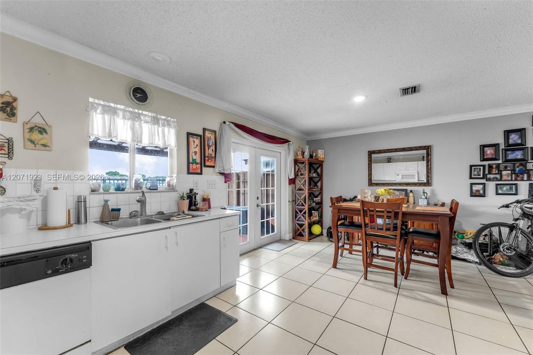 For Sale: $385,900 (3 beds, 2 baths, 1220 Square Feet)