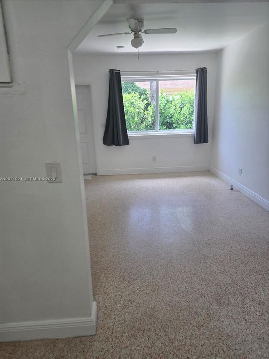 В аренду: $2,300 (2 спален, 1 ванн, 751 Квадратных фут)