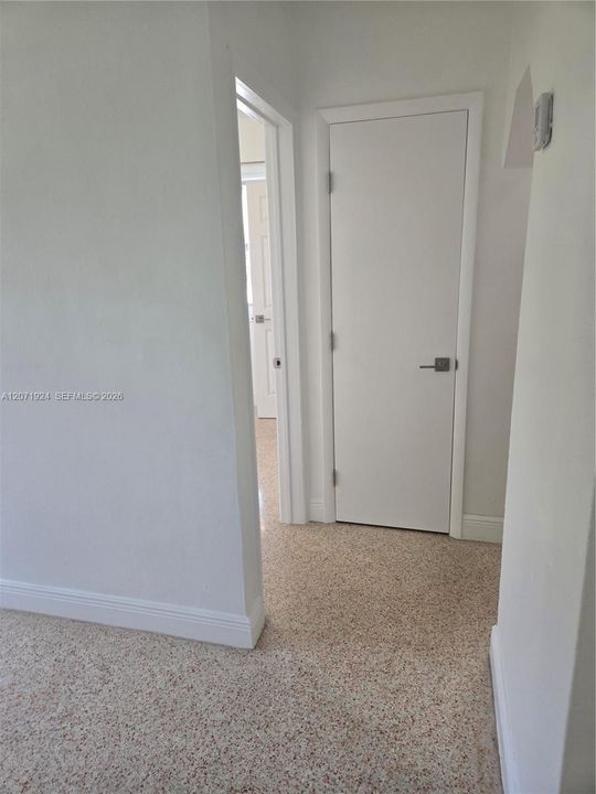В аренду: $2,300 (2 спален, 1 ванн, 751 Квадратных фут)