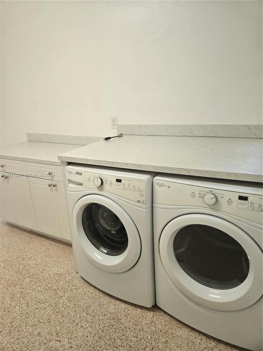 В аренду: $2,300 (2 спален, 1 ванн, 751 Квадратных фут)