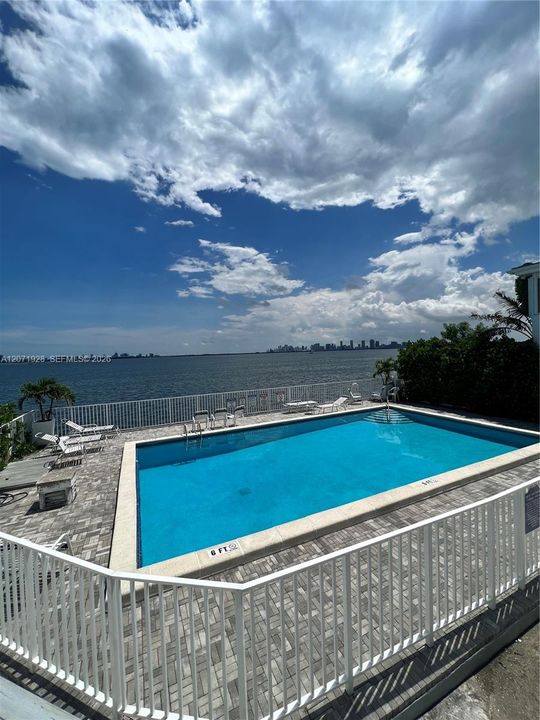 For Rent: $2,050 (1 beds, 1 baths, 800 Square Feet)