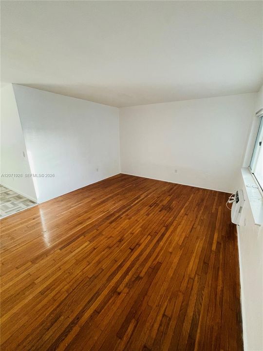 For Rent: $2,050 (1 beds, 1 baths, 800 Square Feet)