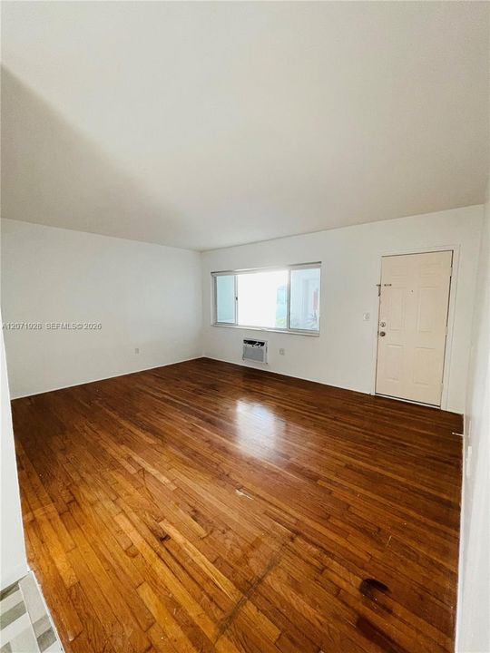 For Rent: $2,050 (1 beds, 1 baths, 800 Square Feet)
