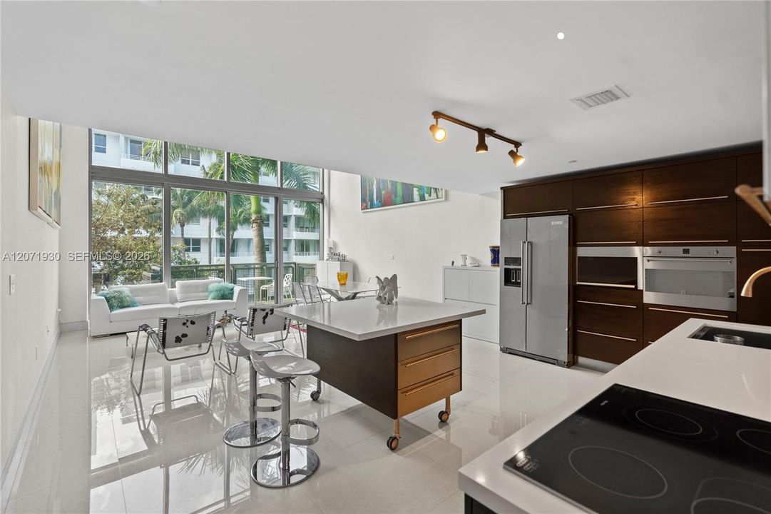 For Sale: $789,000 (2 beds, 2 baths, 1700 Square Feet)
