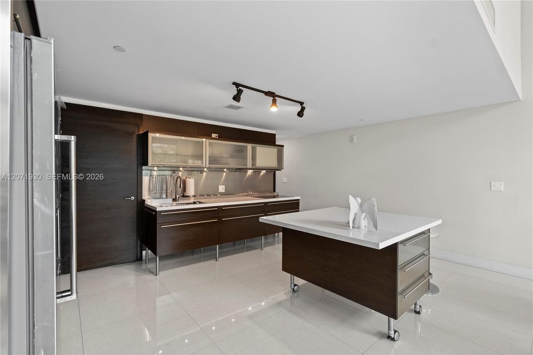 For Sale: $789,000 (2 beds, 2 baths, 1700 Square Feet)