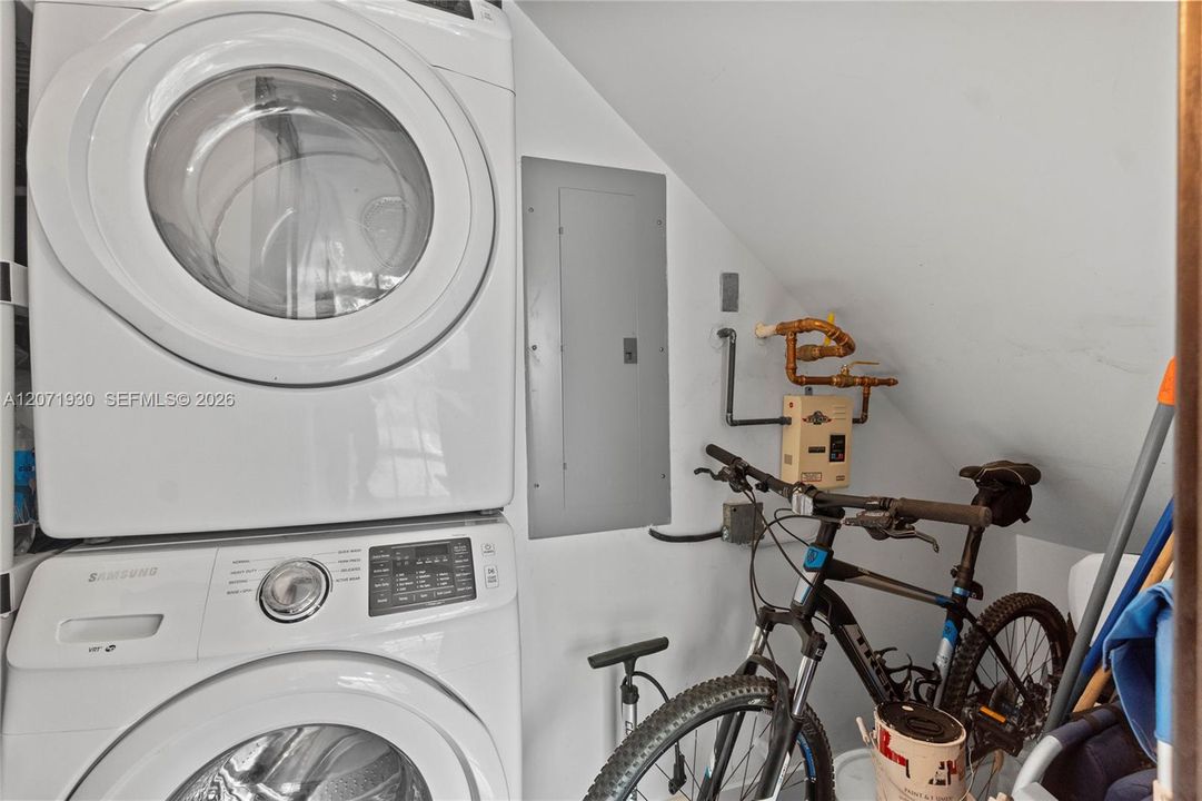For Sale: $789,000 (2 beds, 2 baths, 1700 Square Feet)