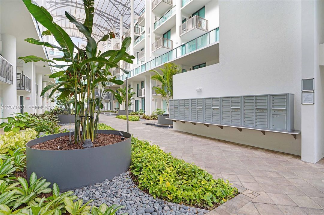 For Sale: $789,000 (2 beds, 2 baths, 1700 Square Feet)