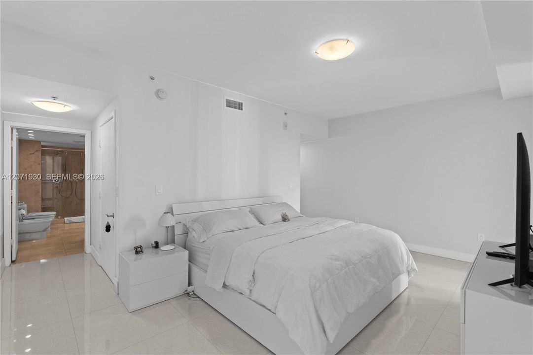For Sale: $789,000 (2 beds, 2 baths, 1700 Square Feet)