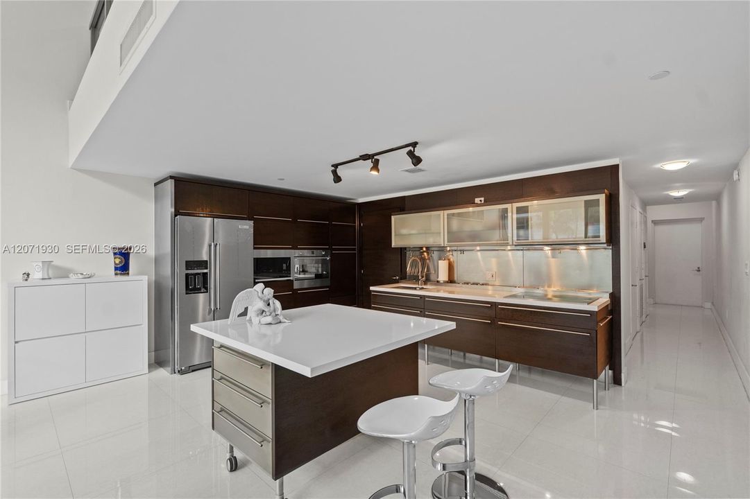 For Sale: $789,000 (2 beds, 2 baths, 1700 Square Feet)