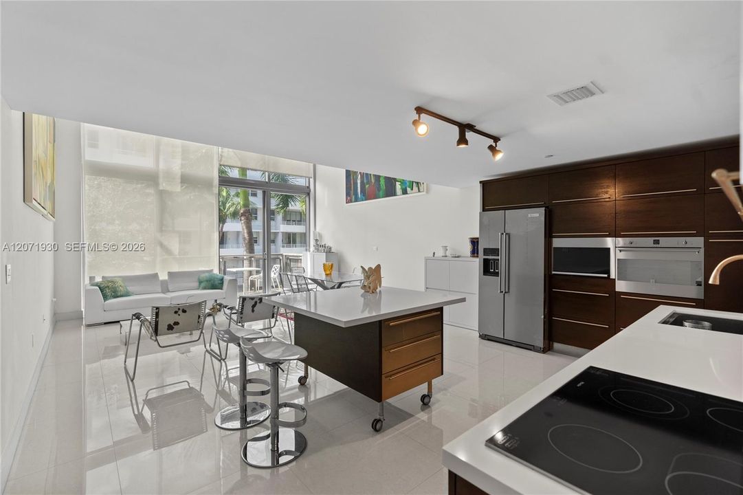 For Sale: $789,000 (2 beds, 2 baths, 1700 Square Feet)