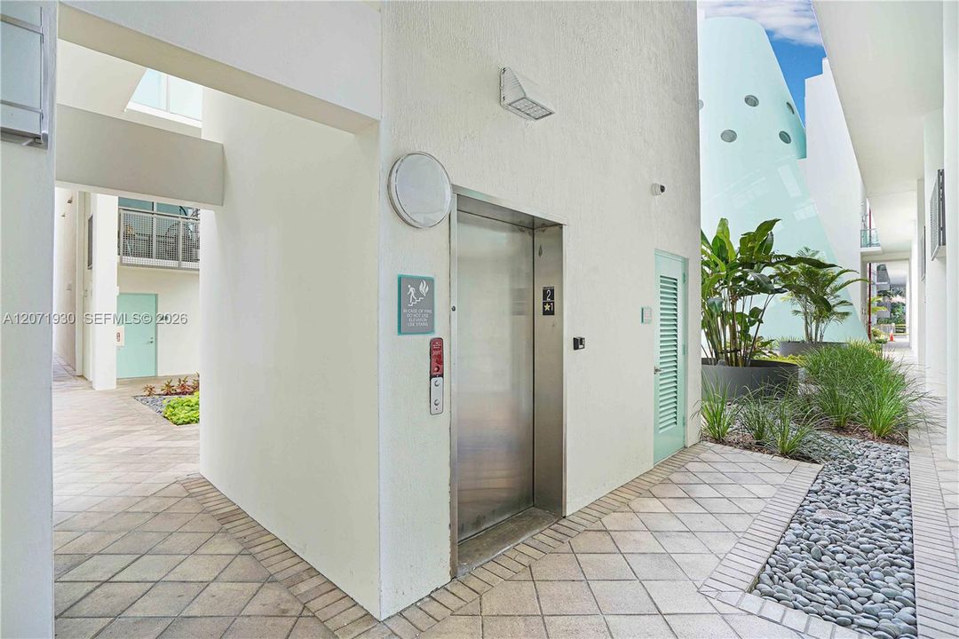 For Sale: $789,000 (2 beds, 2 baths, 1700 Square Feet)